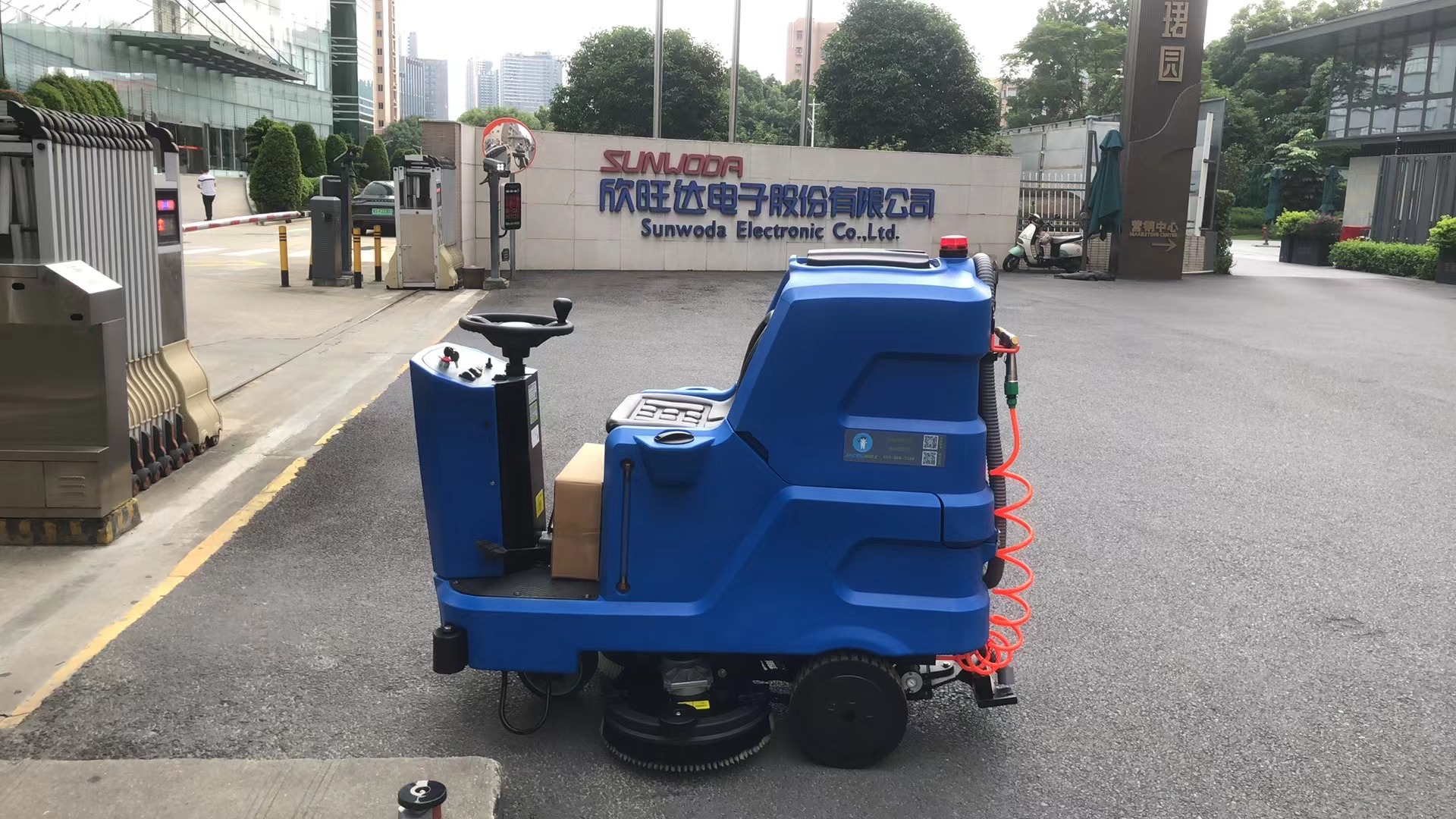 潔臣士清潔設(shè)備：解決工廠車間日常保潔難題